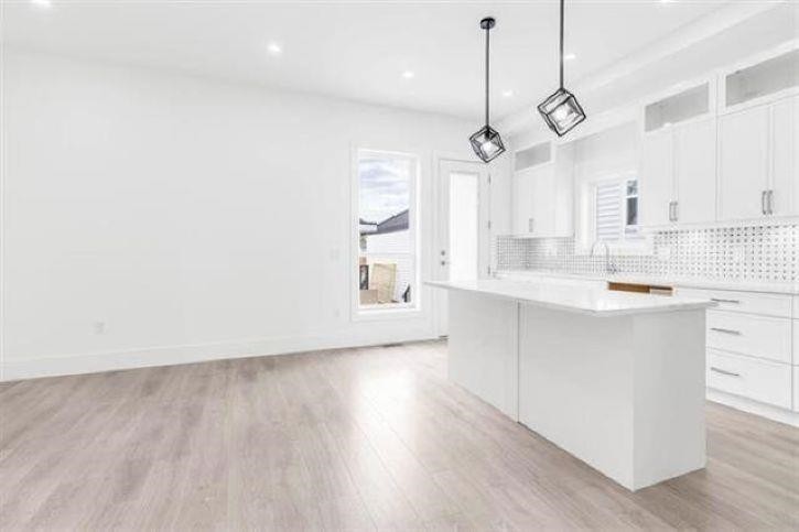 









19415


70

Avenue,
Surrey,




BC
V4N 1N2

