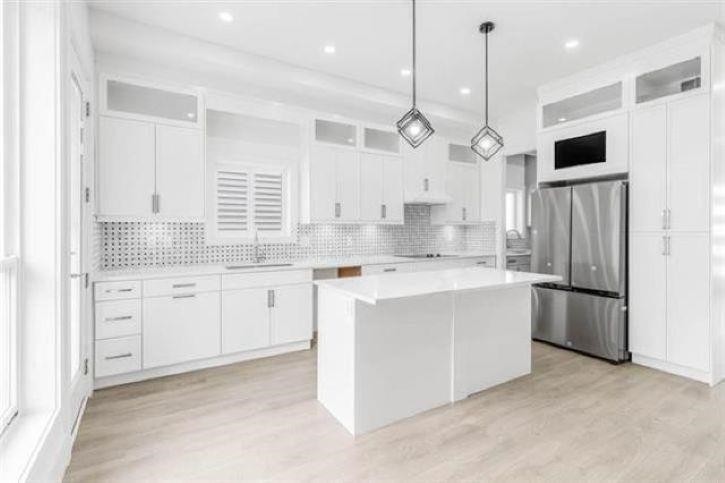 









19415


70

Avenue,
Surrey,




BC
V4N 1N2

