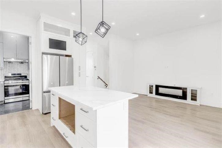 









19415


70

Avenue,
Surrey,




BC
V4N 1N2

