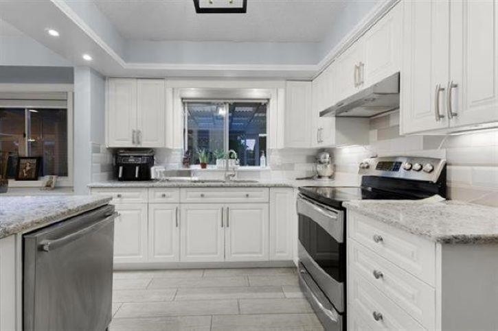 









18244


54

Avenue,
Surrey,




BC
V3S 7Z1

