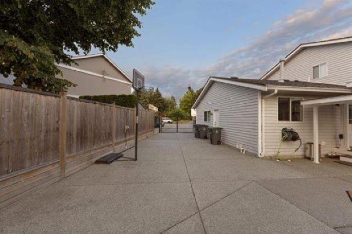 









18244


54

Avenue,
Surrey,




BC
V3S 7Z1

