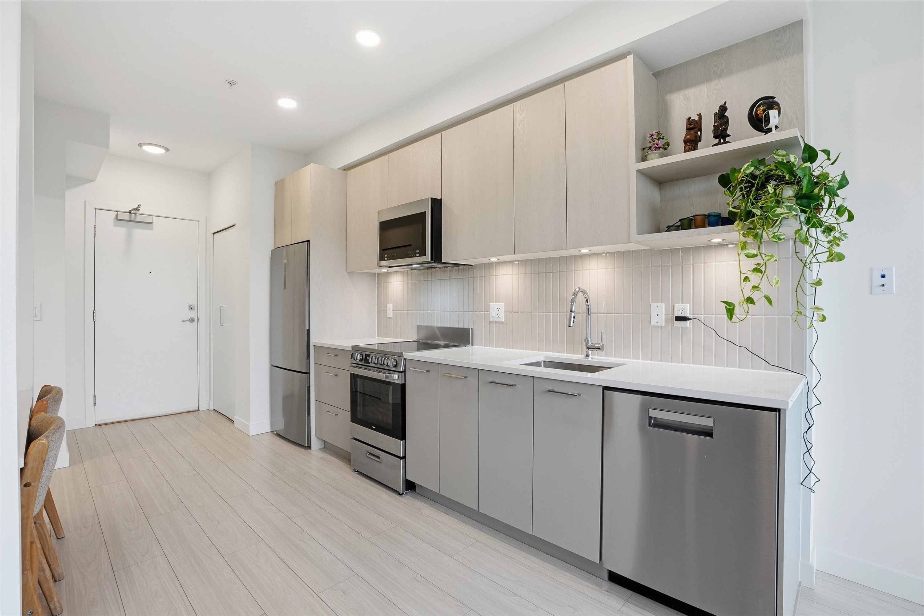 









10777


138

Street, 604,
Surrey,




BC
V3T 0T5

