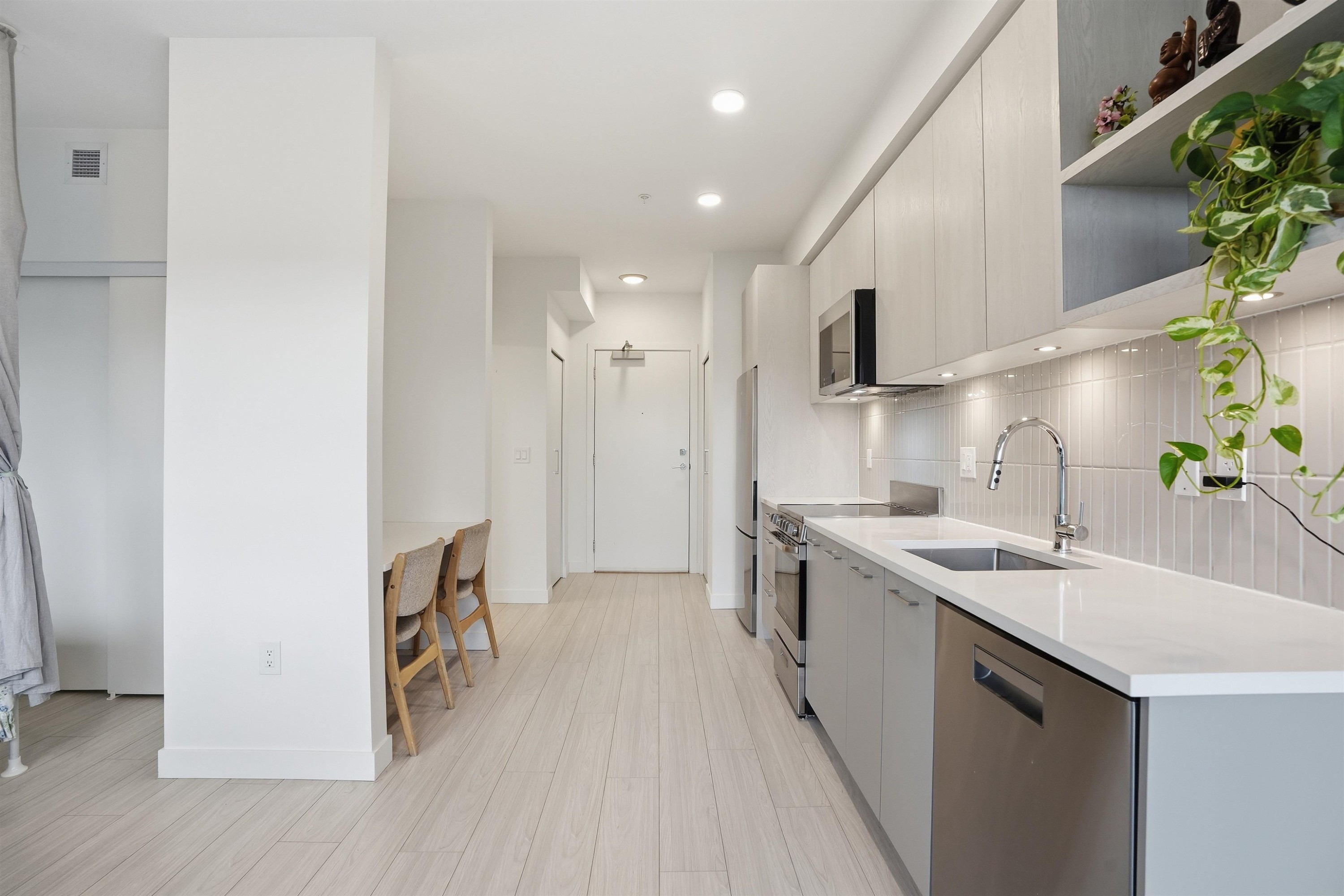 









10777


138

Street, 604,
Surrey,




BC
V3T 0T5


