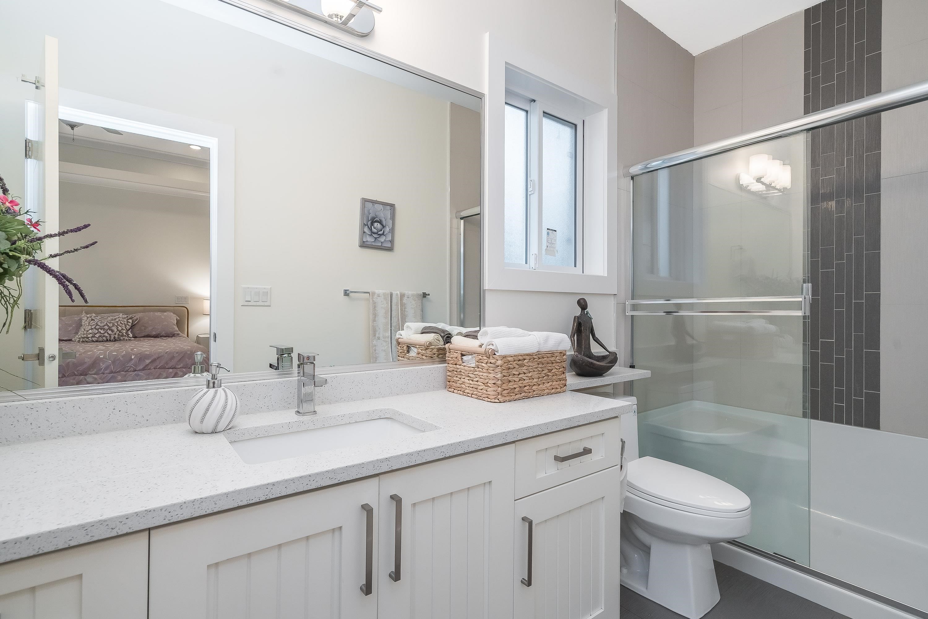 









32565


Salsbury

Avenue,
Mission,




BC
V4S 1M3

