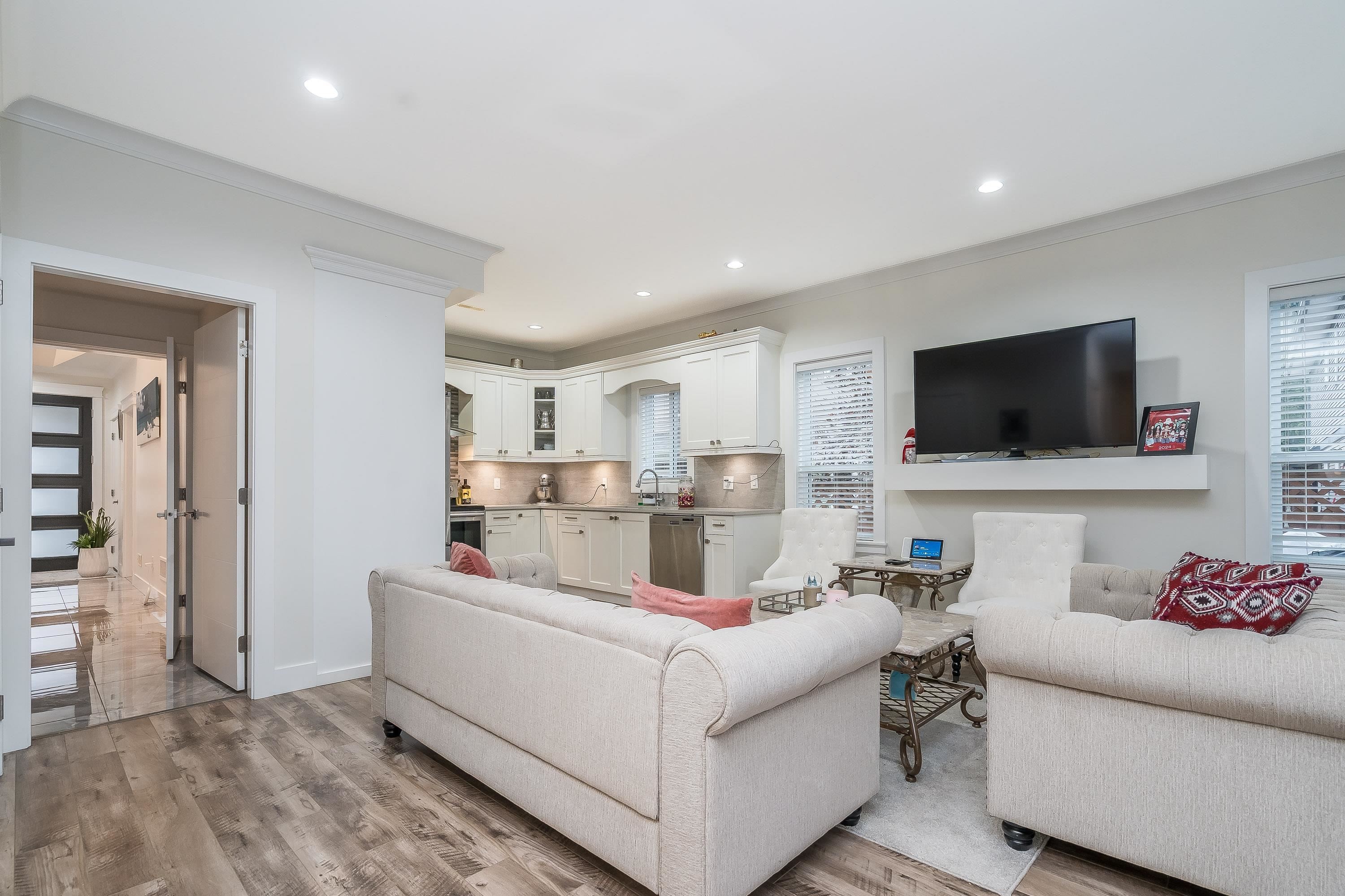 









32565


Salsbury

Avenue,
Mission,




BC
V4S 1M3

