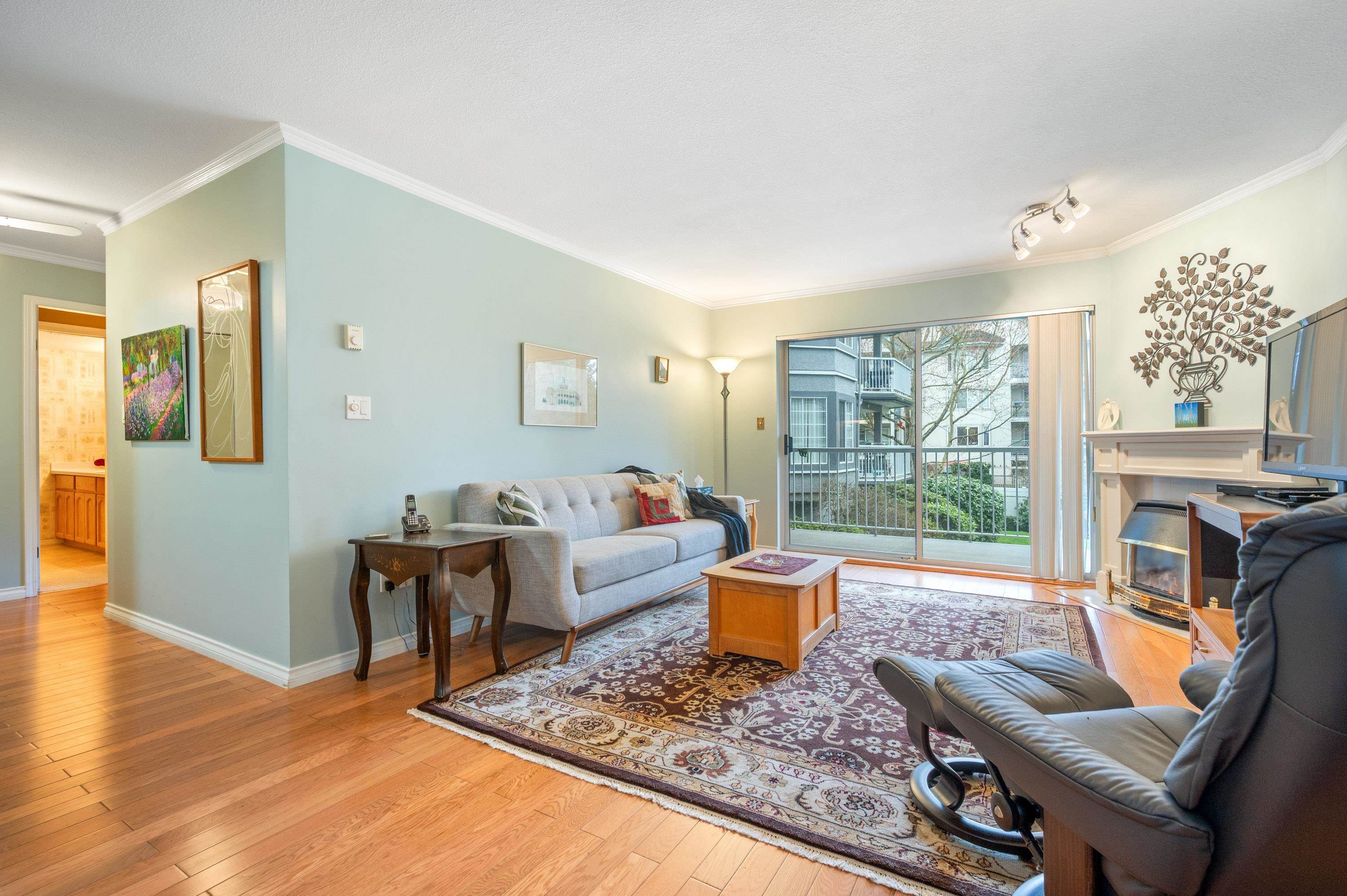 









5375


205

Street, 110,
Langley,




BC
V3A 7V7

