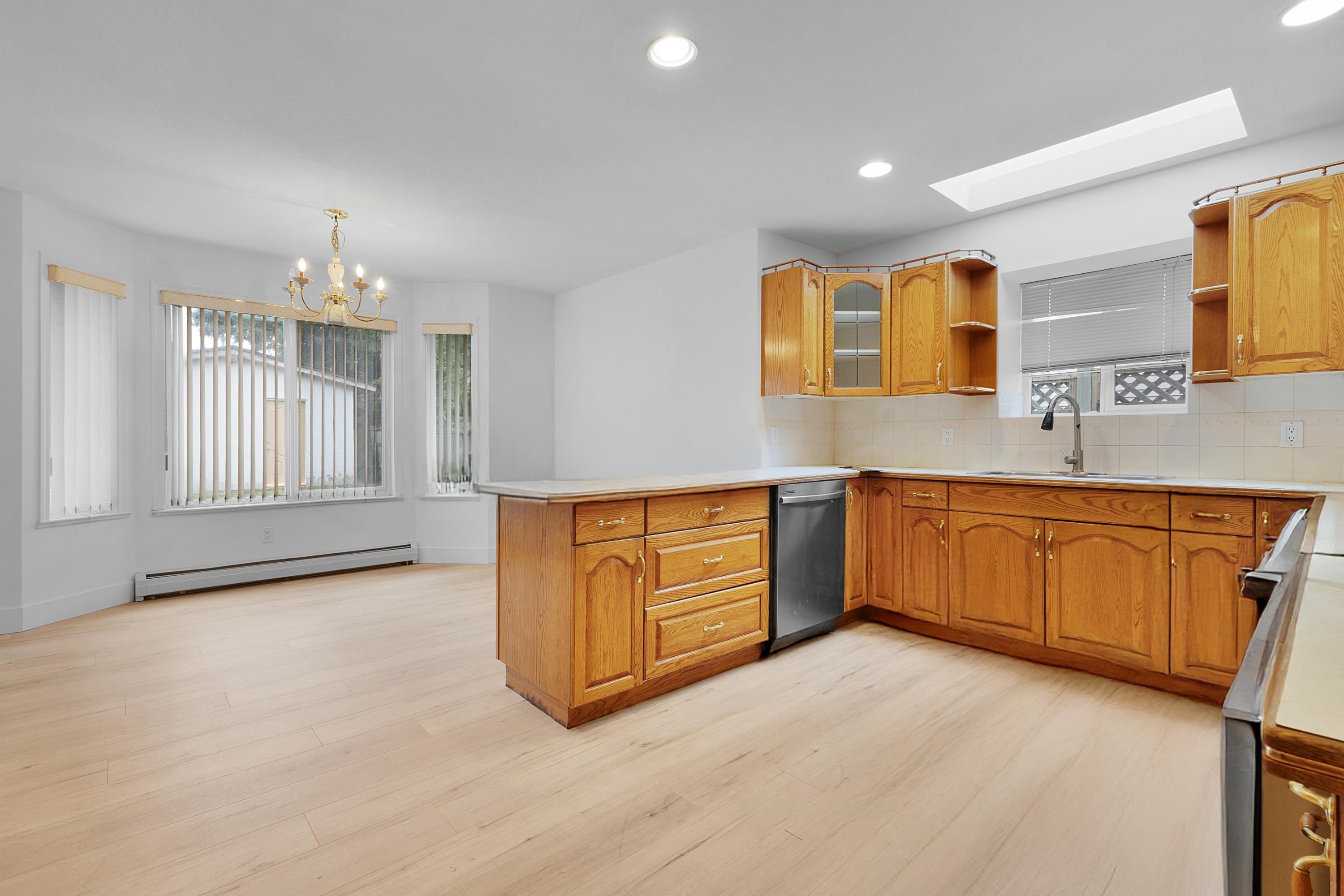 









15780


99a

Avenue,
Surrey,




BC
V4N 2V7

