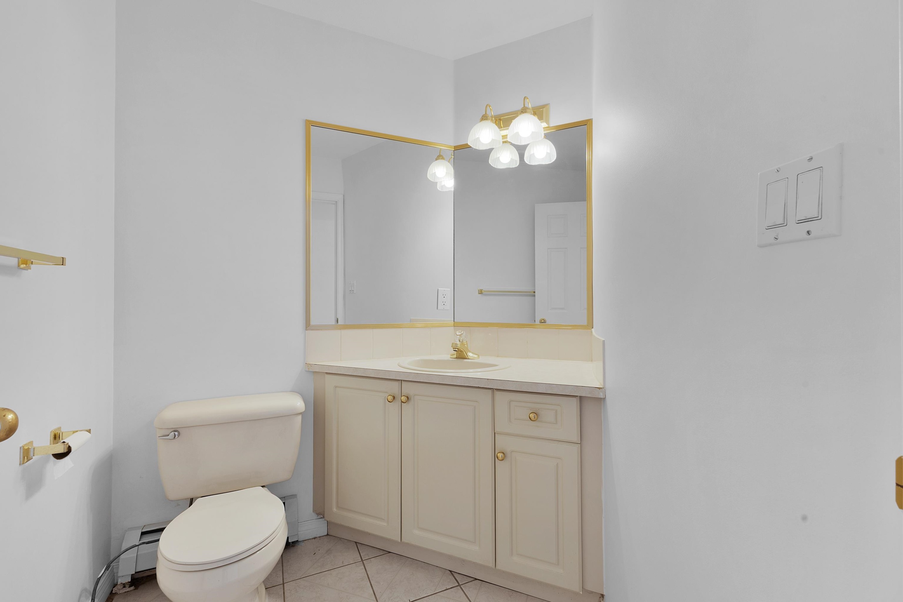 









15780


99a

Avenue,
Surrey,




BC
V4N 2V7

