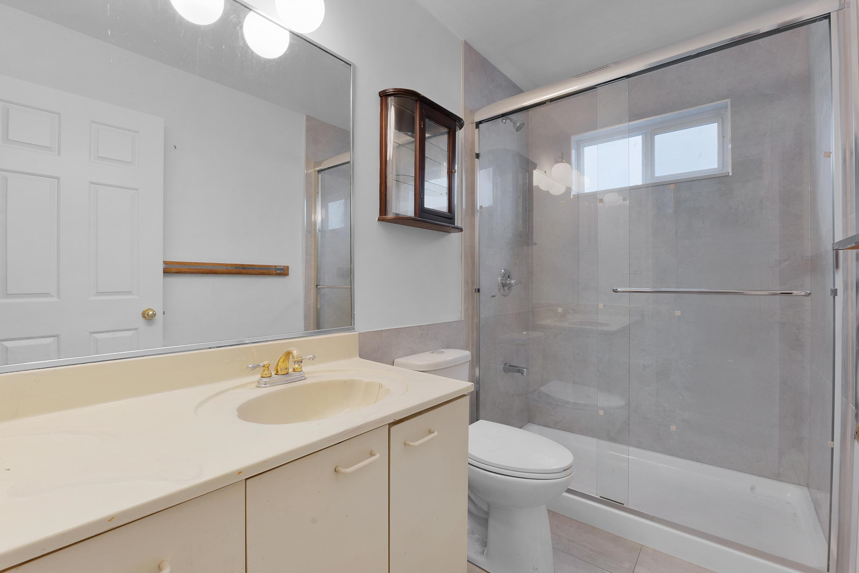 









15780


99a

Avenue,
Surrey,




BC
V4N 2V7

