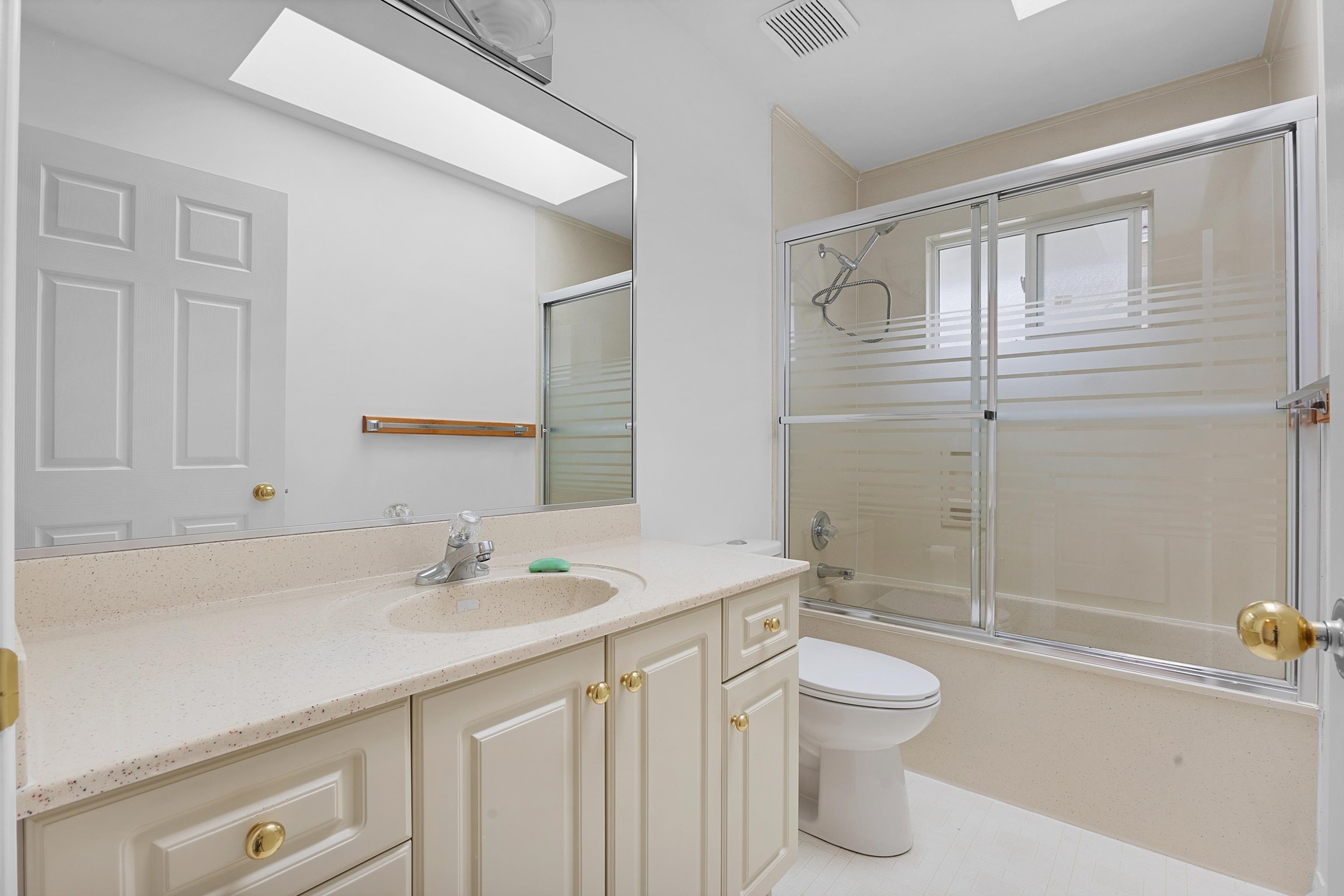 









15780


99a

Avenue,
Surrey,




BC
V4N 2V7

