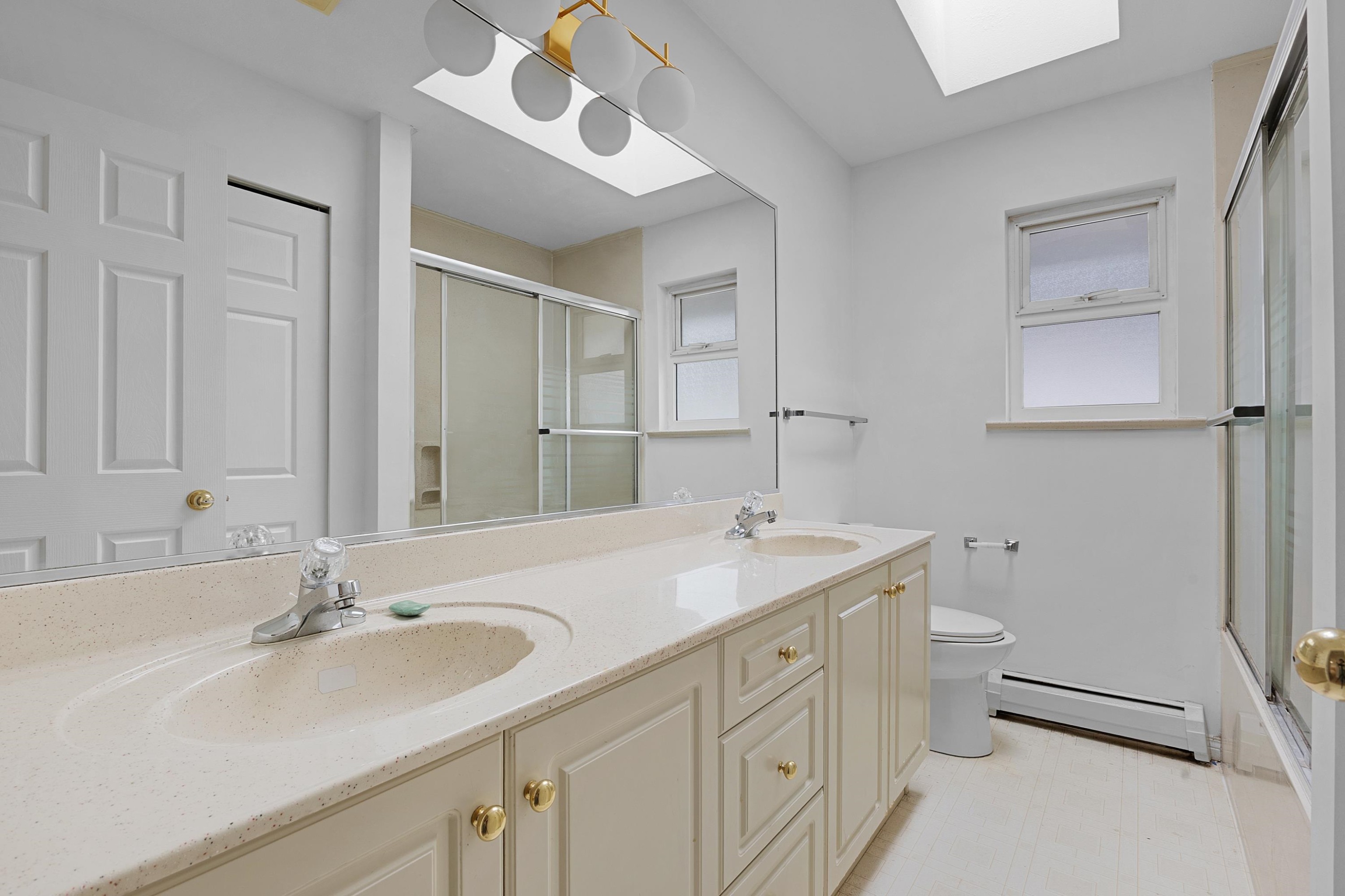 









15780


99a

Avenue,
Surrey,




BC
V4N 2V7

