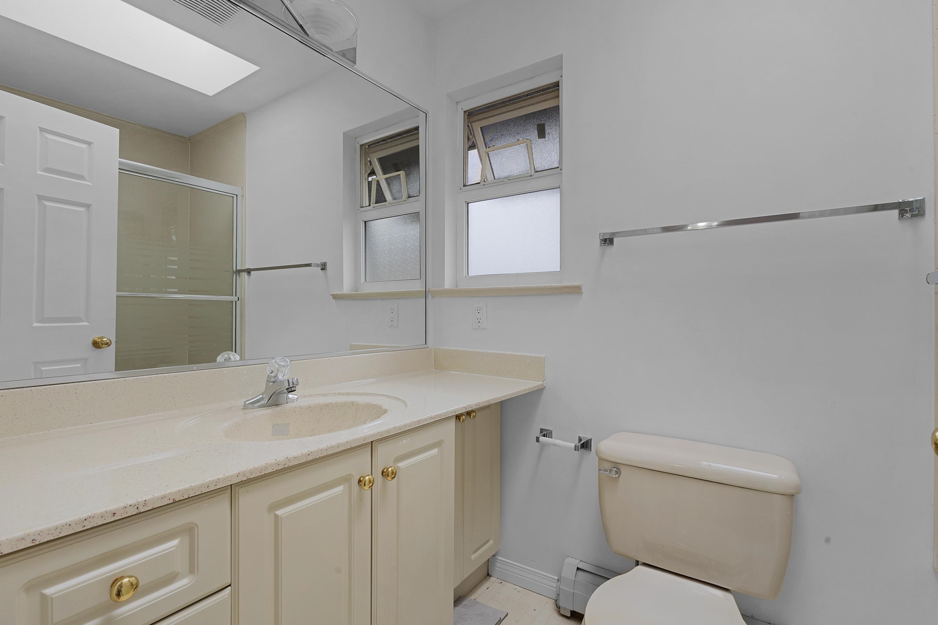 









15780


99a

Avenue,
Surrey,




BC
V4N 2V7

