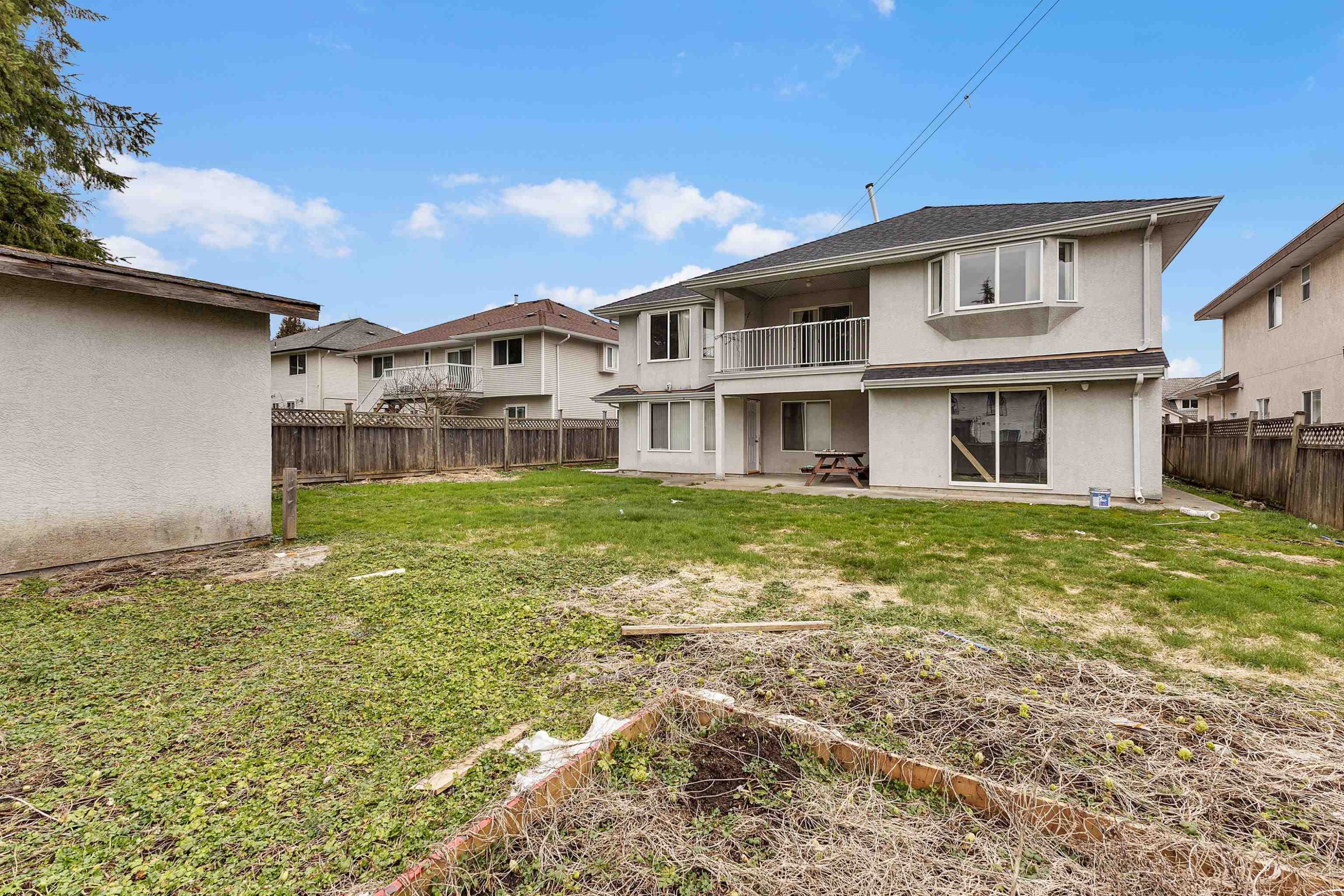 









15780


99a

Avenue,
Surrey,




BC
V4N 2V7

