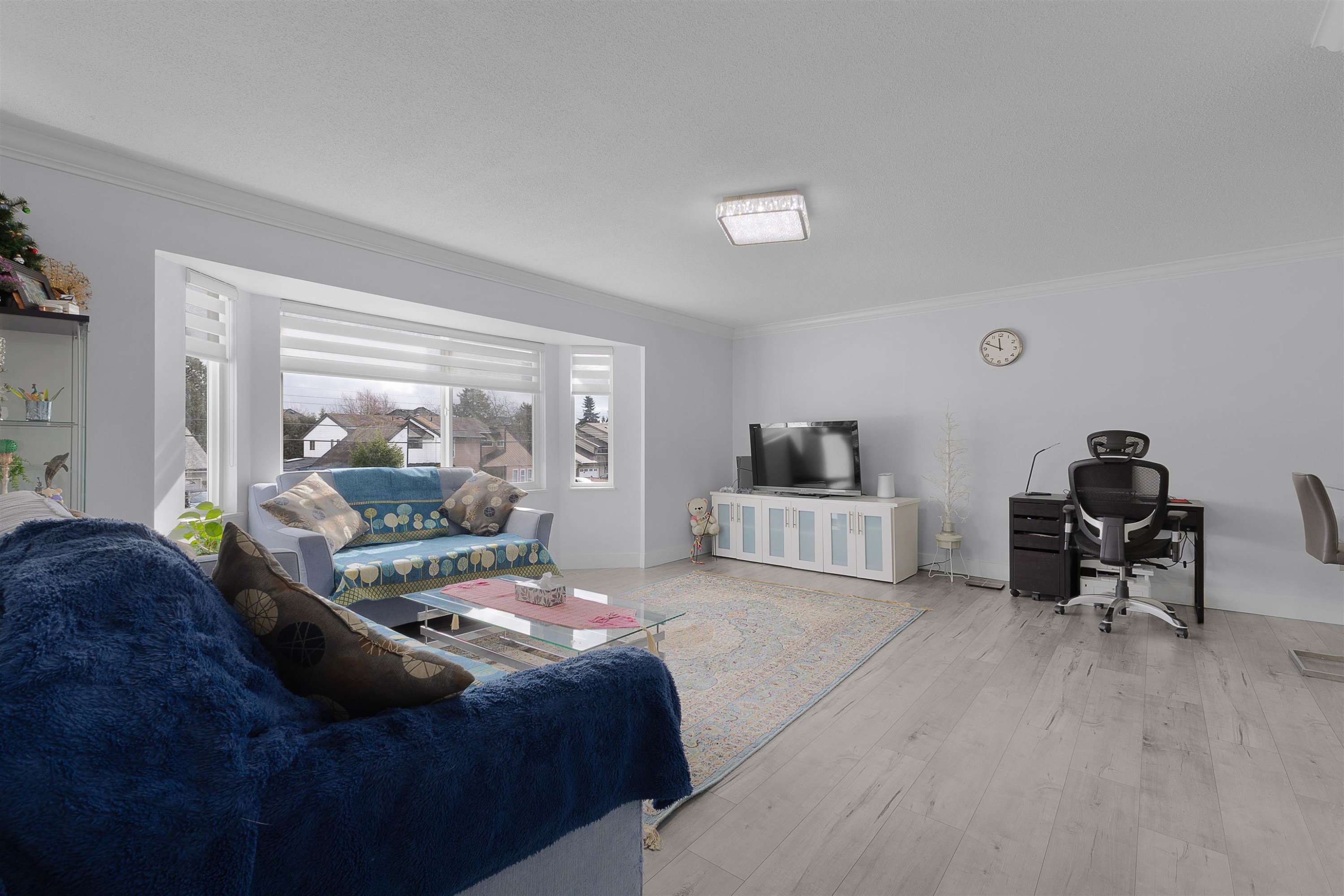 









7273


130

Street,
Surrey,




BC
V3W 4J8

