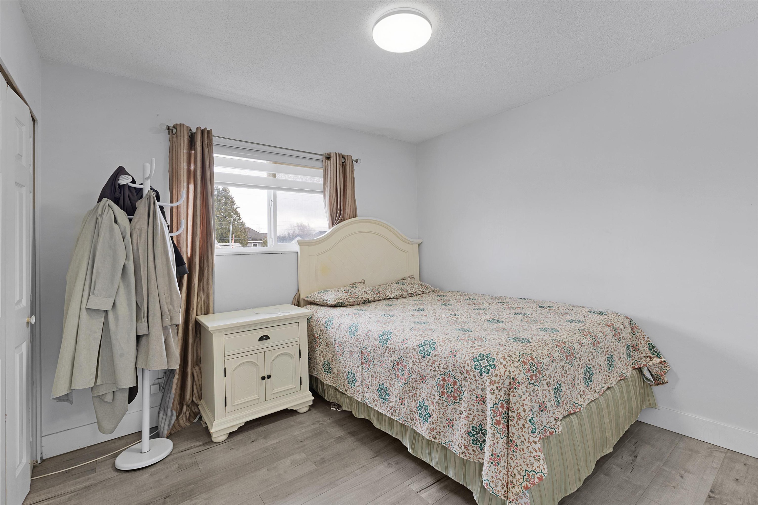 









7273


130

Street,
Surrey,




BC
V3W 4J8

