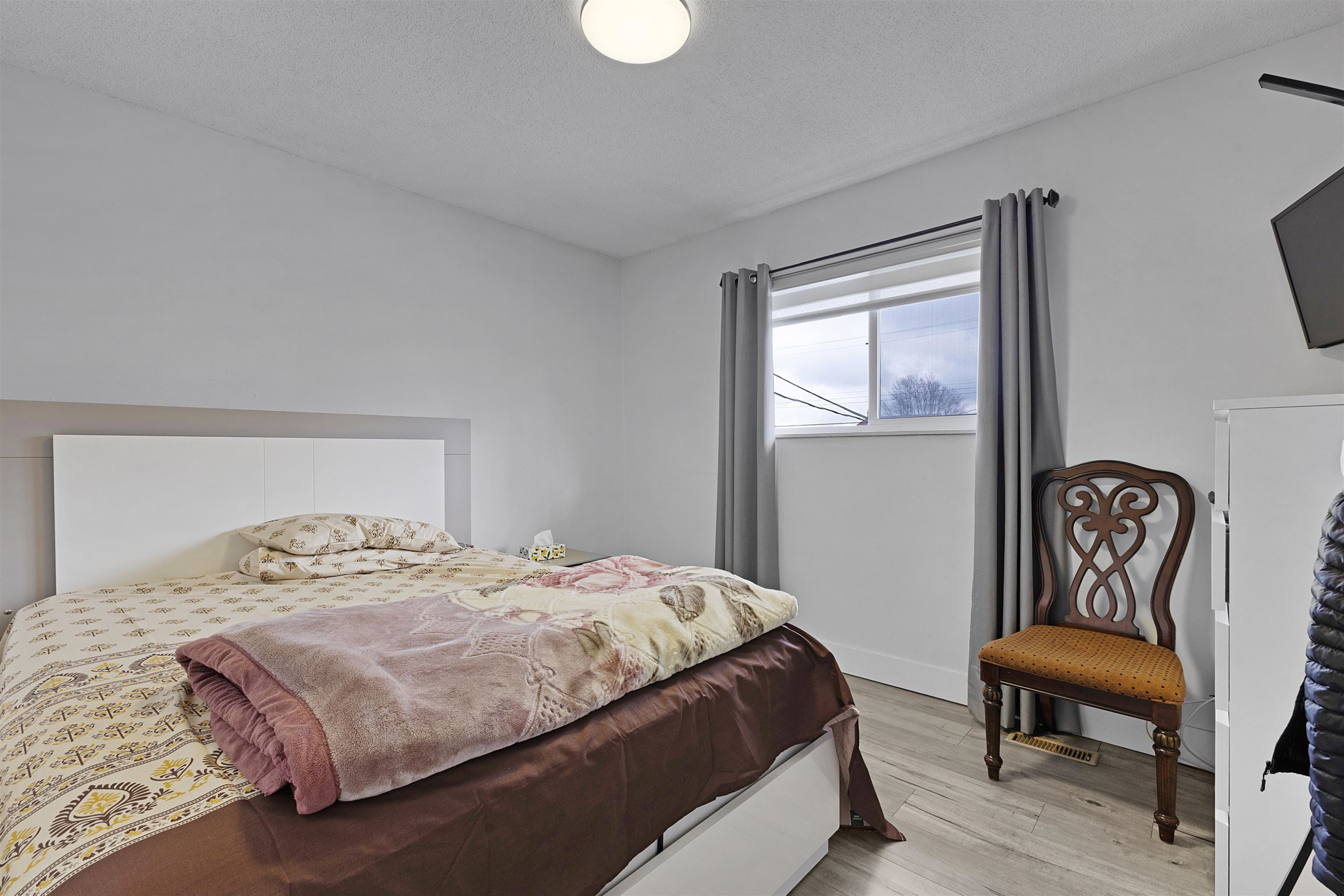 









7273


130

Street,
Surrey,




BC
V3W 4J8

