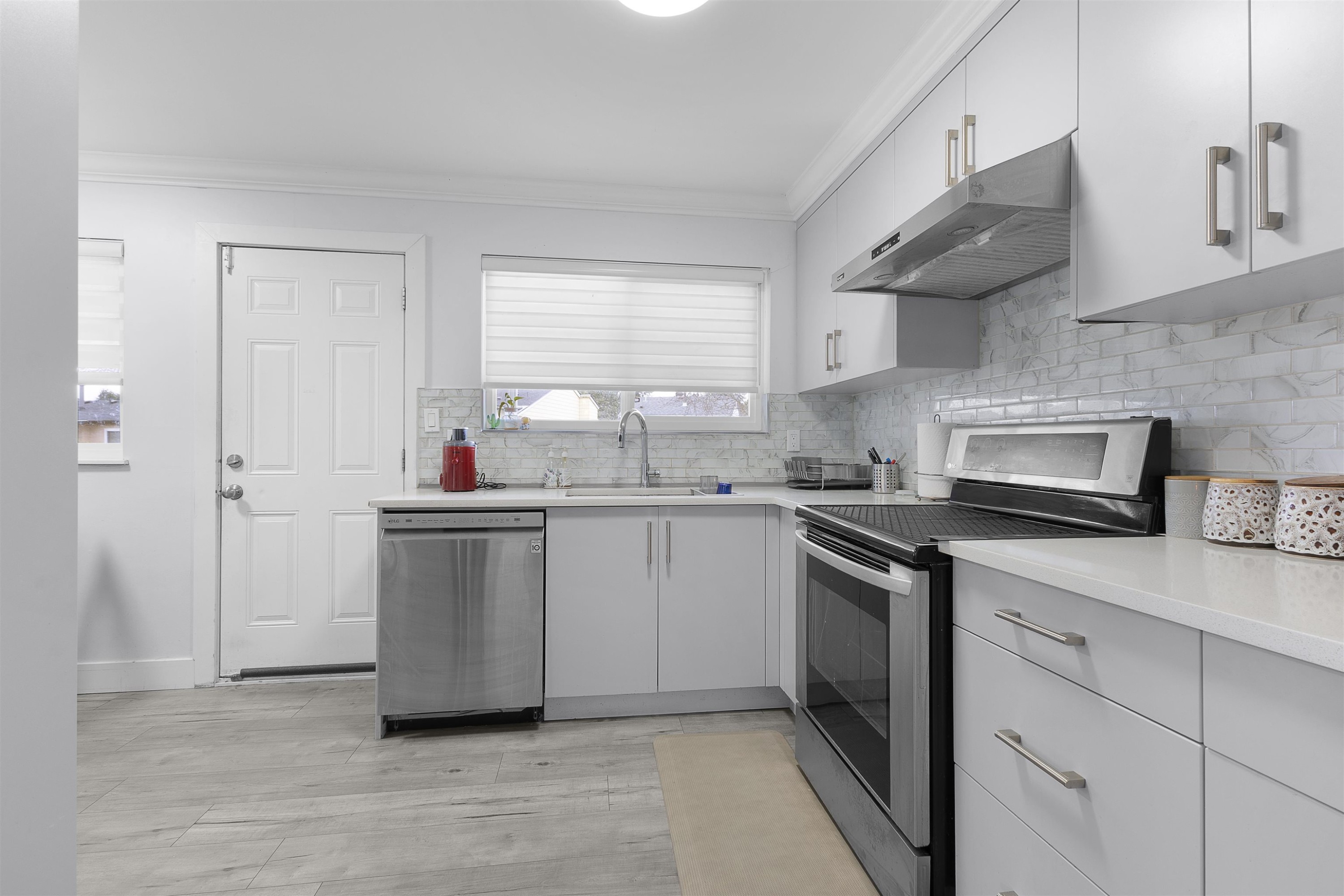 









7273


130

Street,
Surrey,




BC
V3W 4J8

