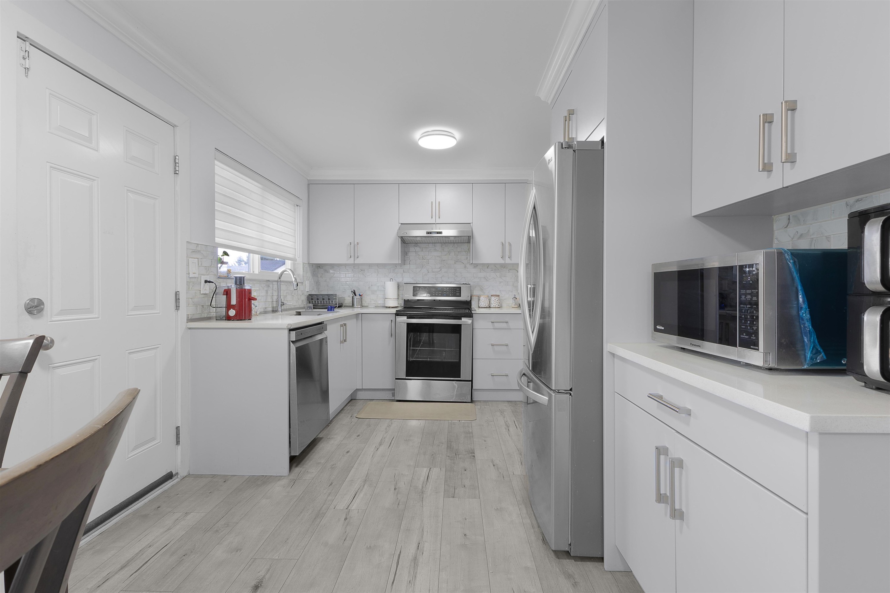 









7273


130

Street,
Surrey,




BC
V3W 4J8

