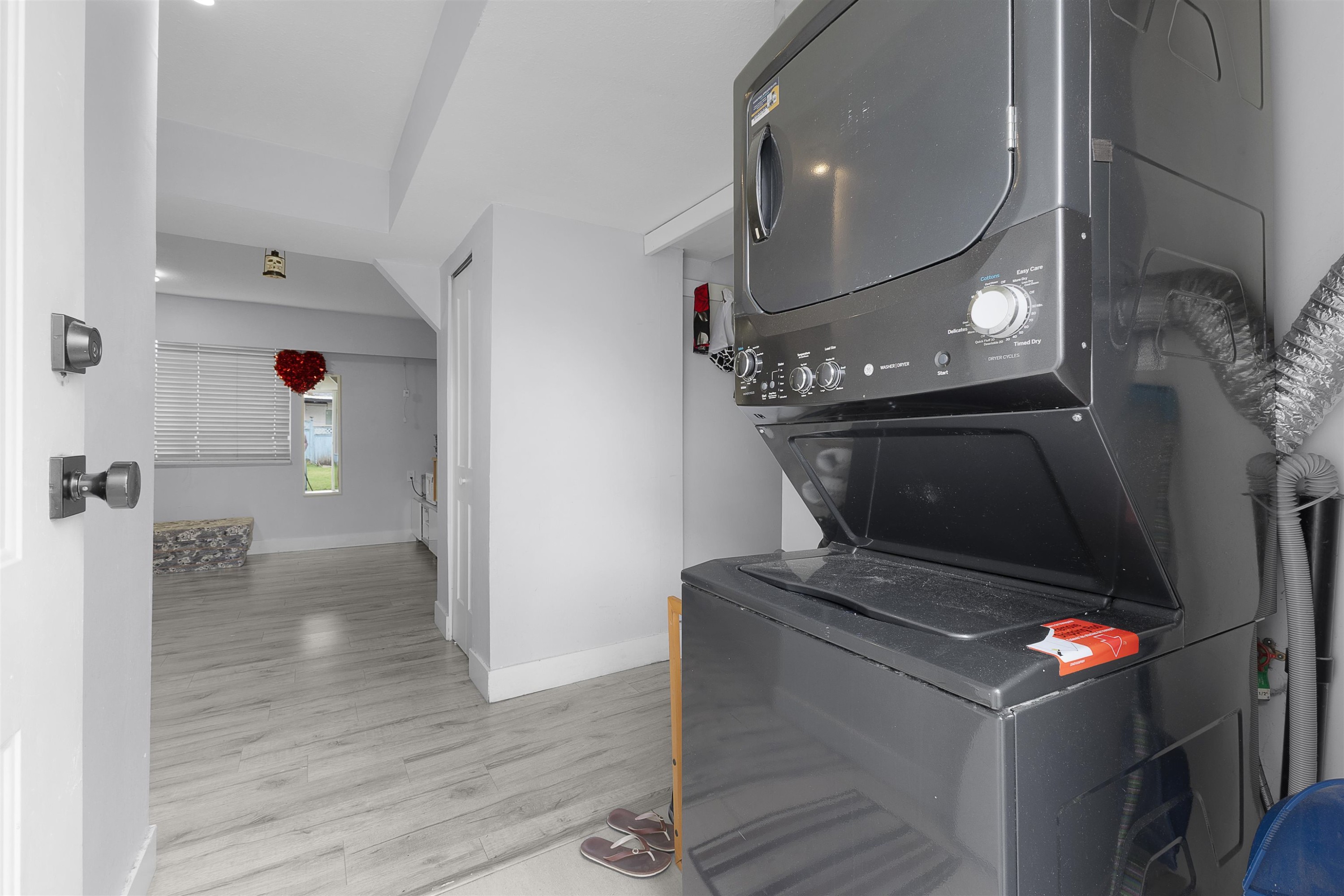 









7273


130

Street,
Surrey,




BC
V3W 4J8

