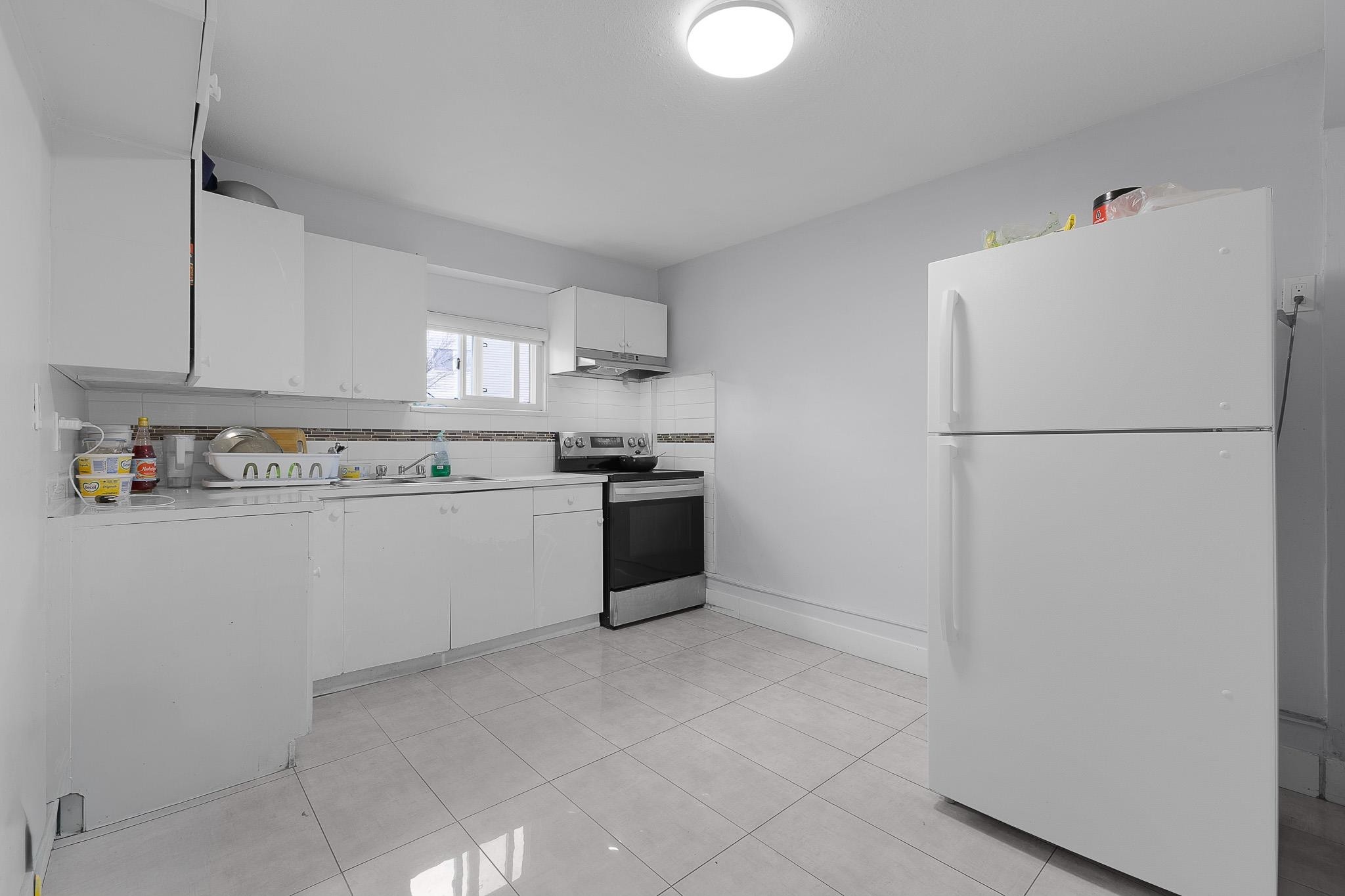 









7273


130

Street,
Surrey,




BC
V3W 4J8

