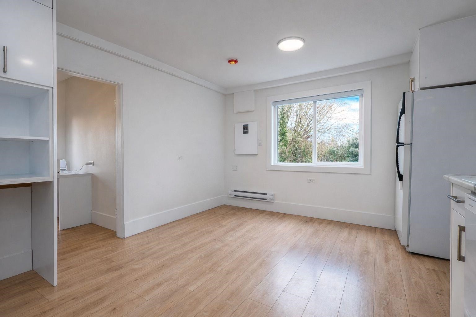 









16952


40

Avenue,
Surrey,




BC
V3Z 1C8

