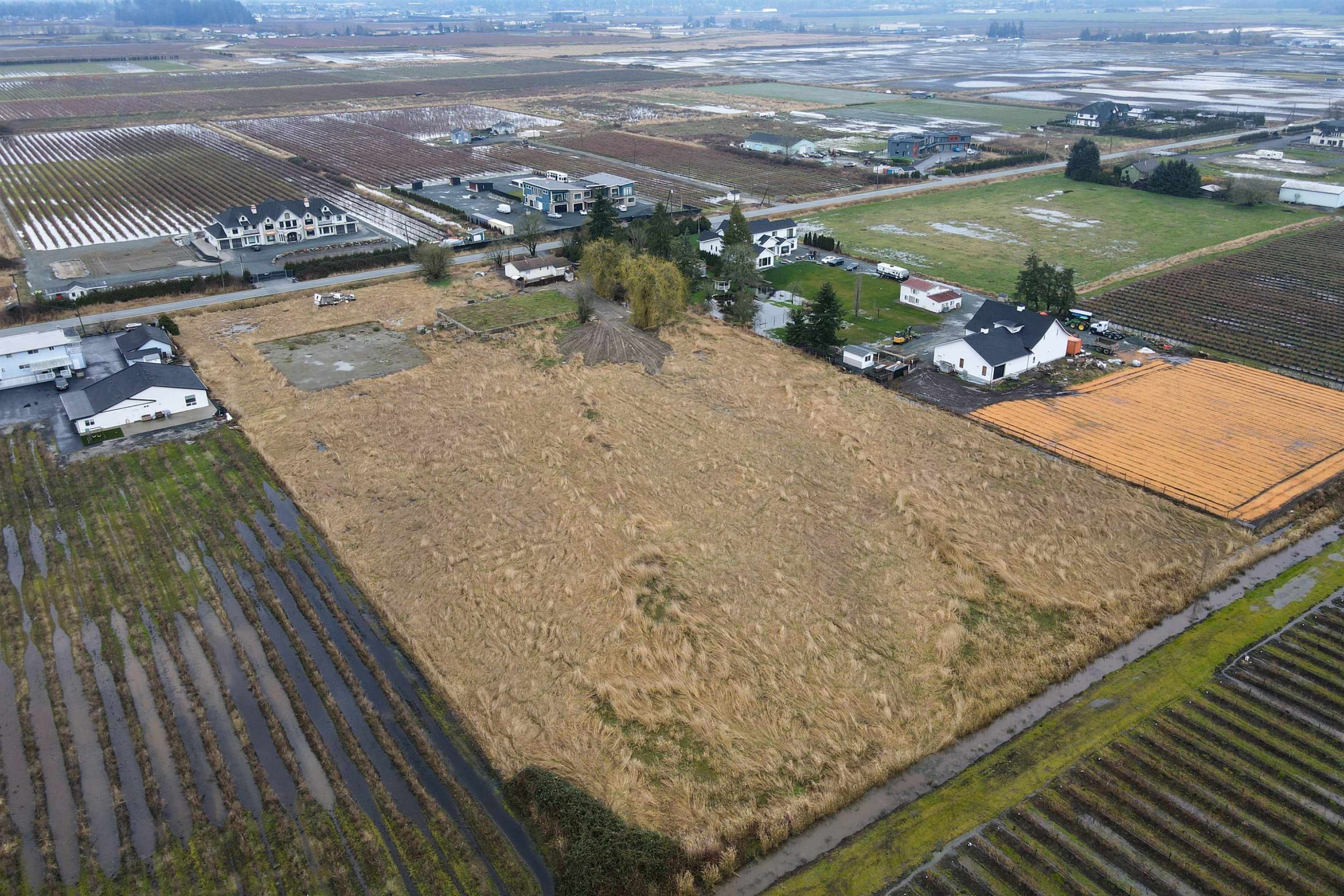 









16952


40

Avenue,
Surrey,




BC
V3Z 1C8

