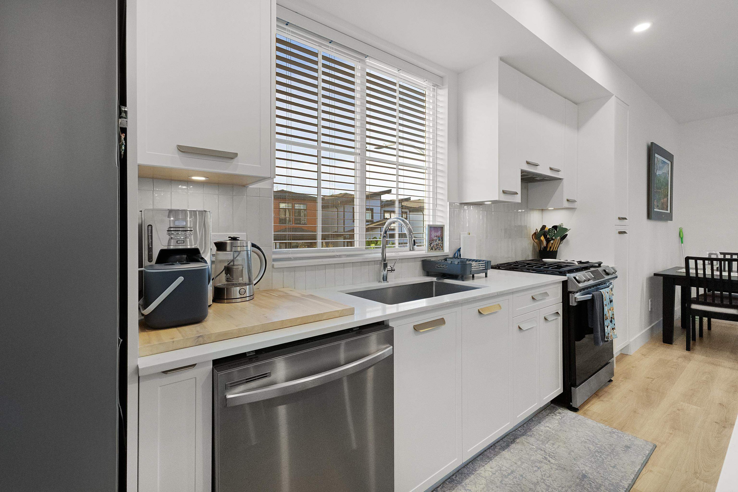 









20680


76b

Avenue, 1,
Langley,




BC
V2Y 4L2

