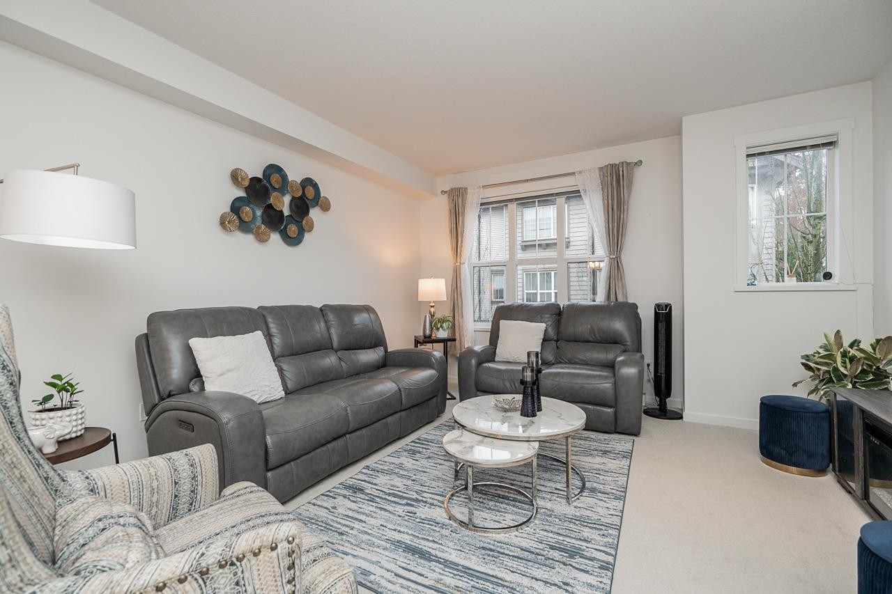 









14838


61

Avenue, 9,
Surrey,




BC
V3S 2P3

