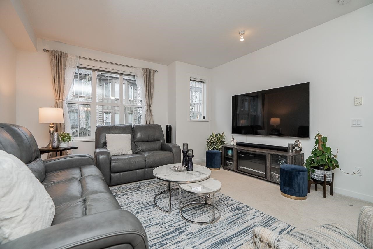 









14838


61

Avenue, 9,
Surrey,




BC
V3S 2P3

