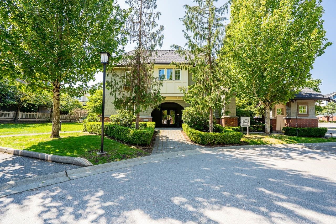 









14838


61

Avenue, 9,
Surrey,




BC
V3S 2P3

