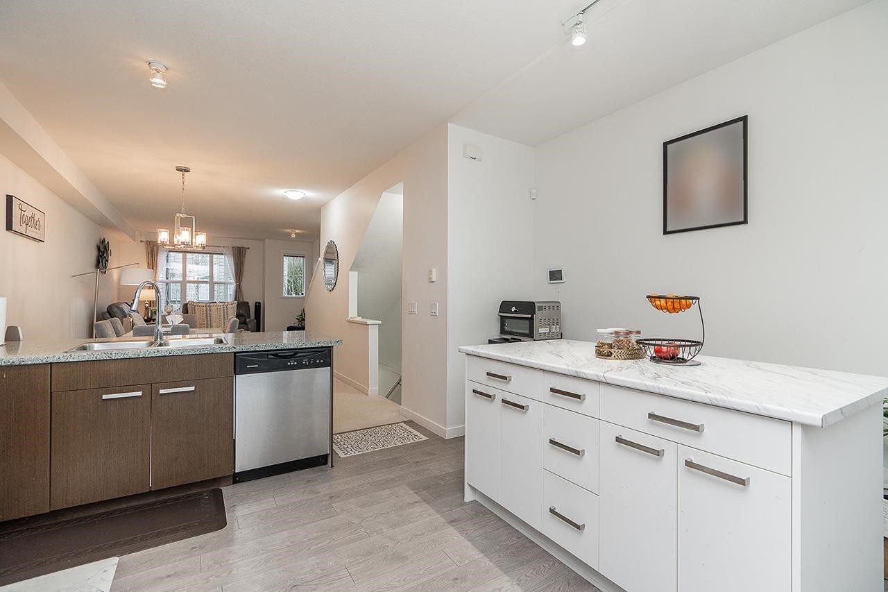 









14838


61

Avenue, 9,
Surrey,




BC
V3S 2P3

