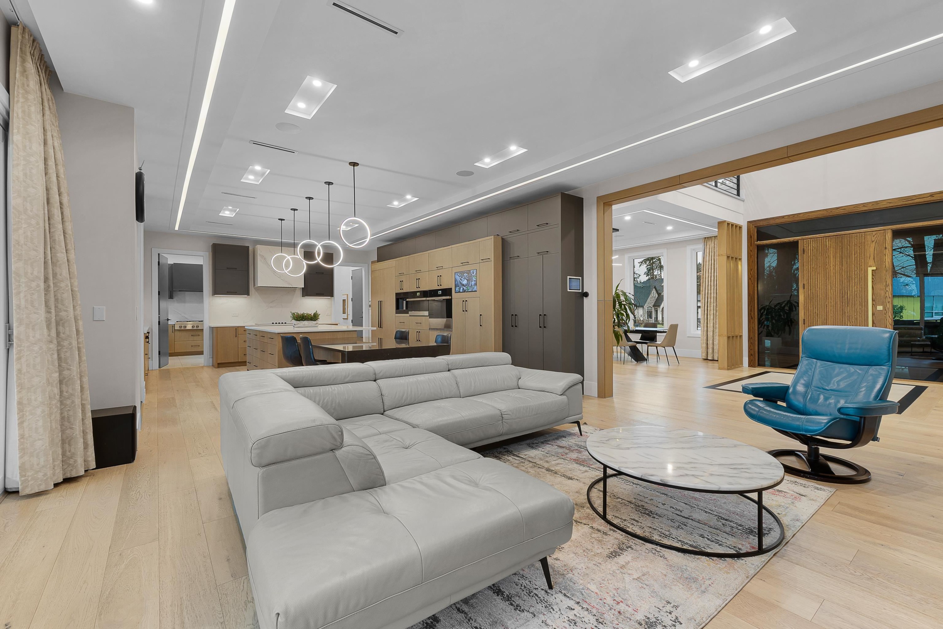 









6122


152a

Street,
Surrey,




BC
V3S 1E7


