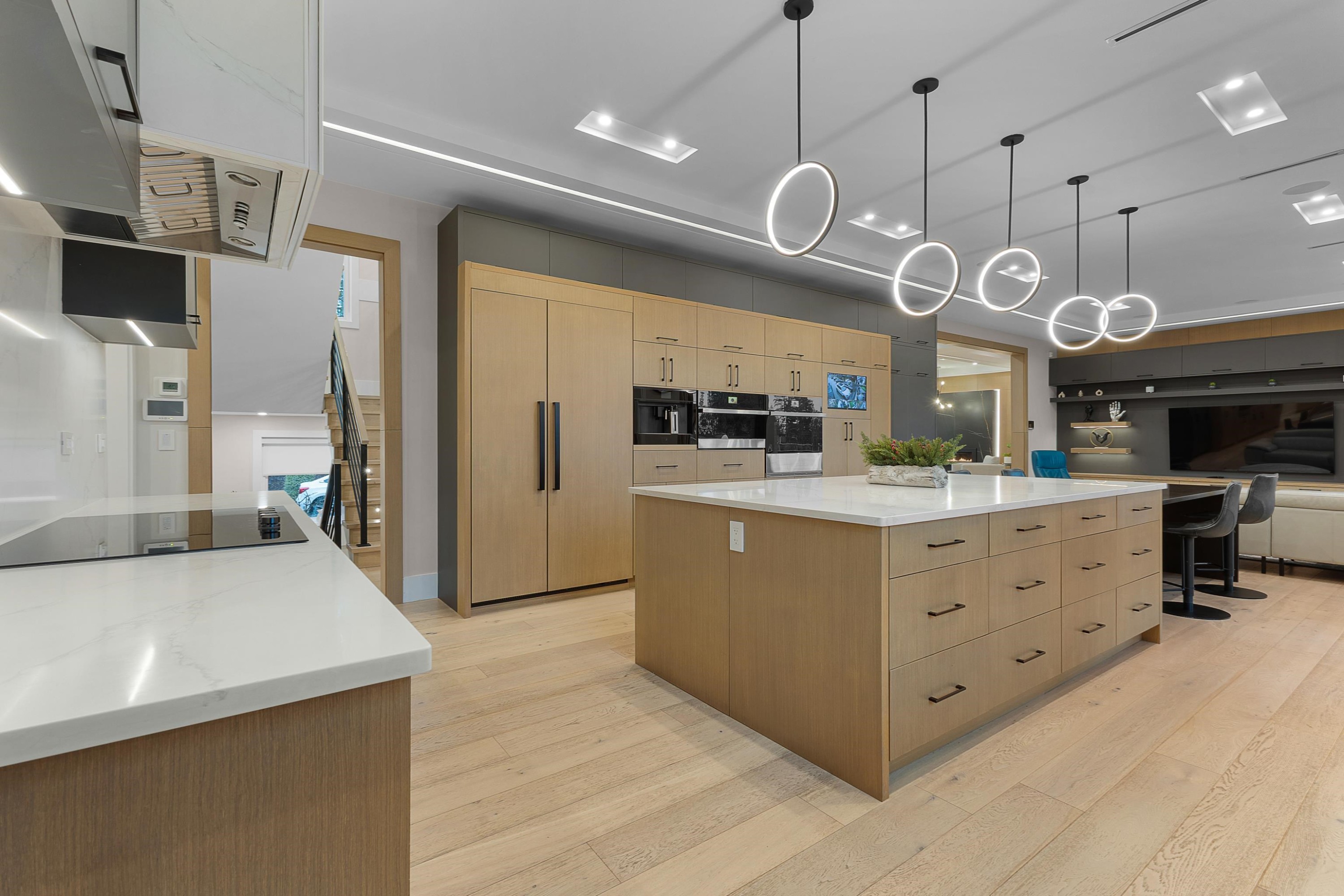 









6122


152a

Street,
Surrey,




BC
V3S 1E7

