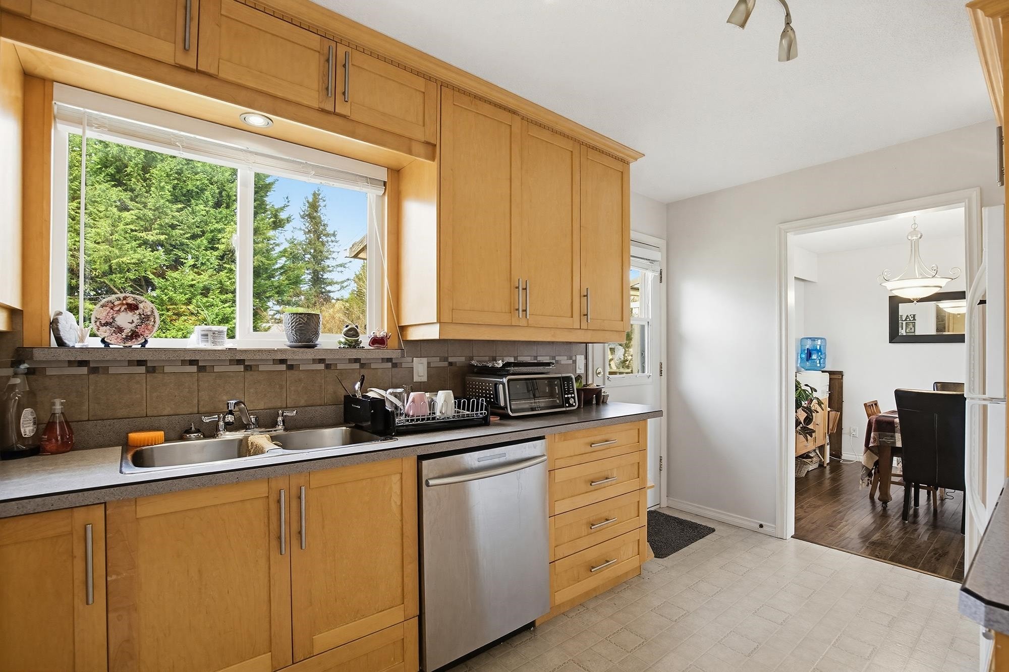 









33359


Whidden

Avenue,
Mission,




BC
V2V 4Z6

