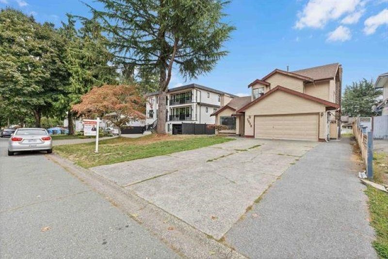 









7008


129a

Street,
Surrey,




BC
V3W 7B2

