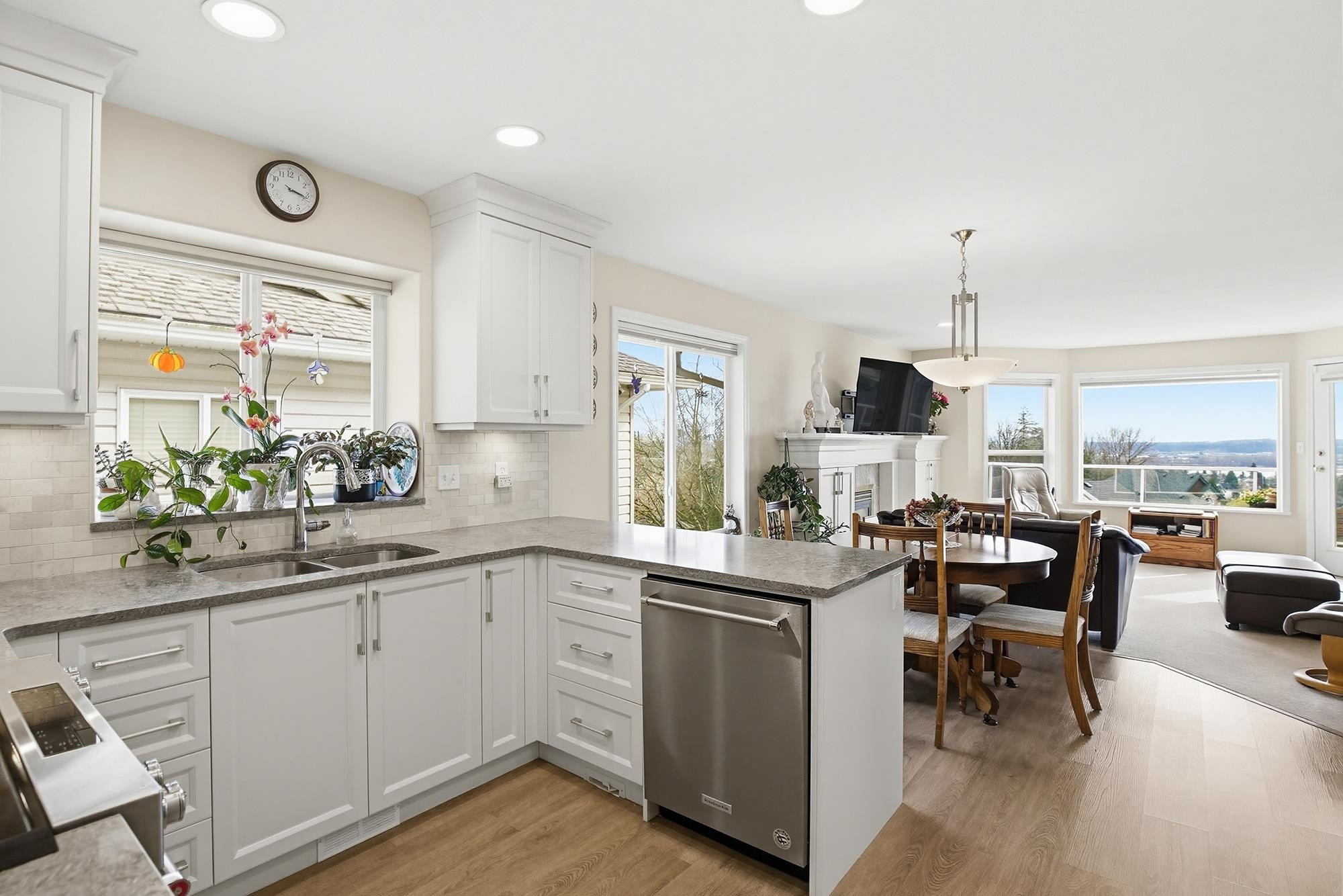 









33772


Grewall

Crescent,
Mission,




BC
V2V 7B7

