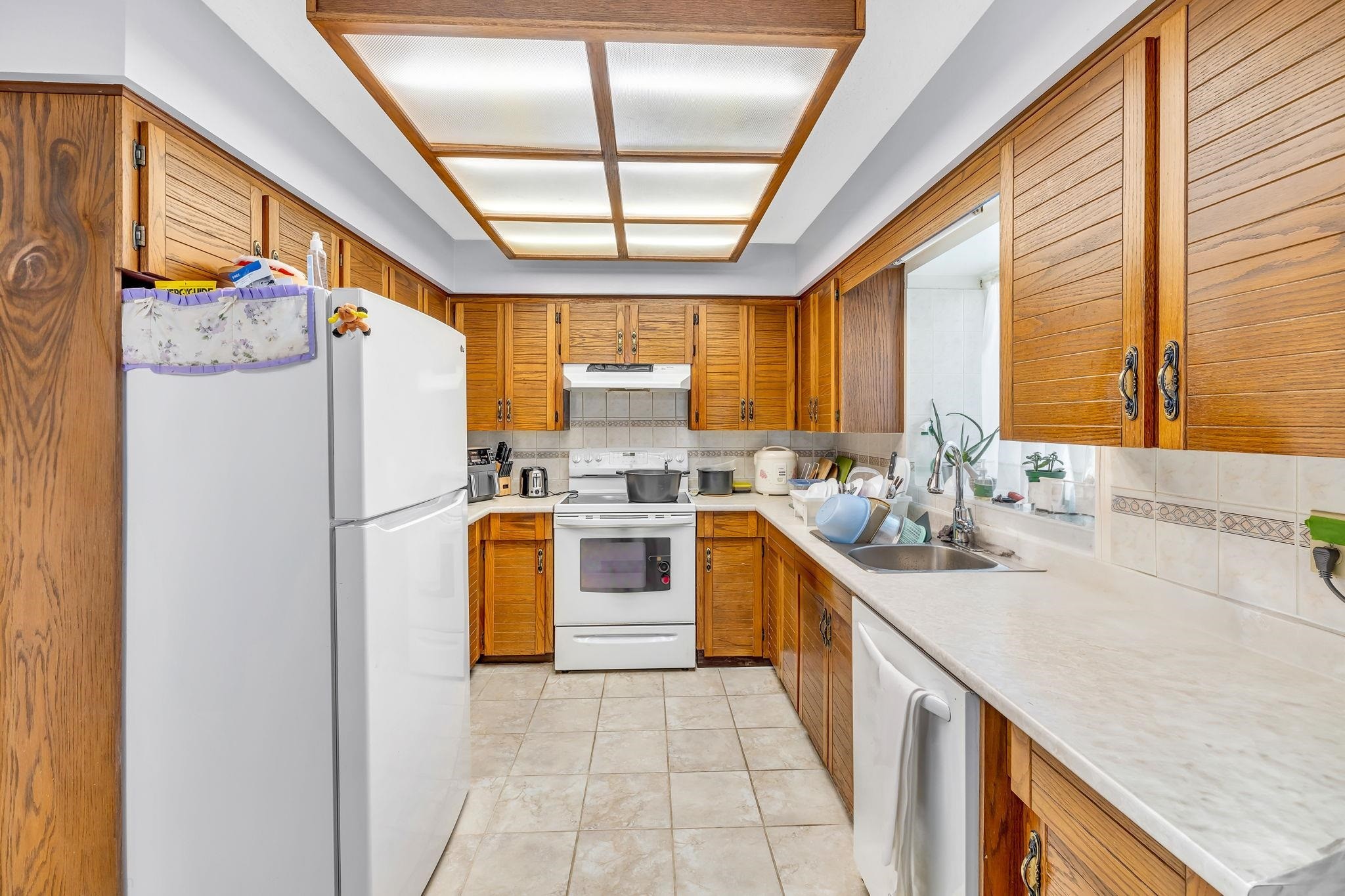 









15420


96

Avenue,
Surrey,




BC
V3R 1G5

