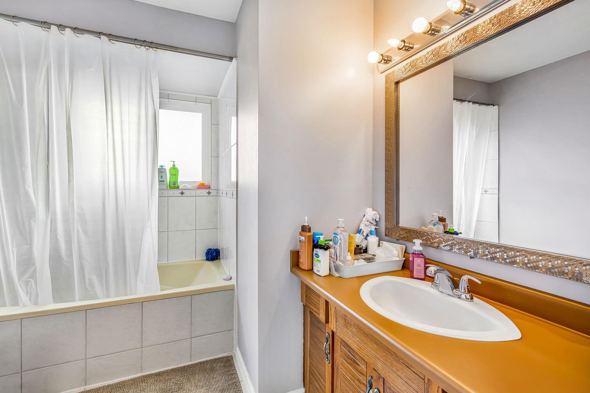 









15420


96

Avenue,
Surrey,




BC
V3R 1G5

