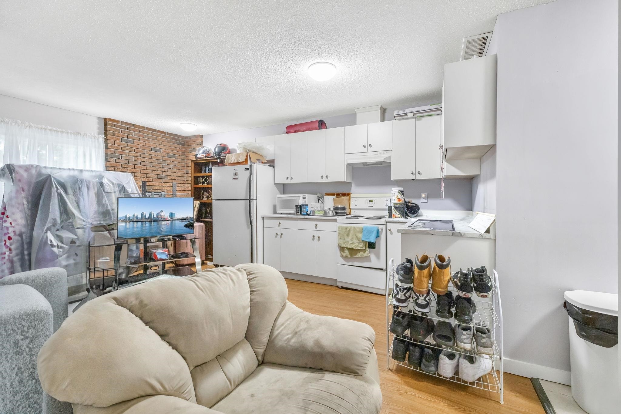 









15420


96

Avenue,
Surrey,




BC
V3R 1G5

