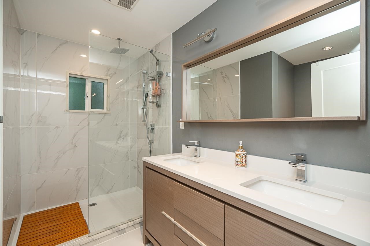 









2140


127a

Street,
Surrey,




BC
V4A 3S9

