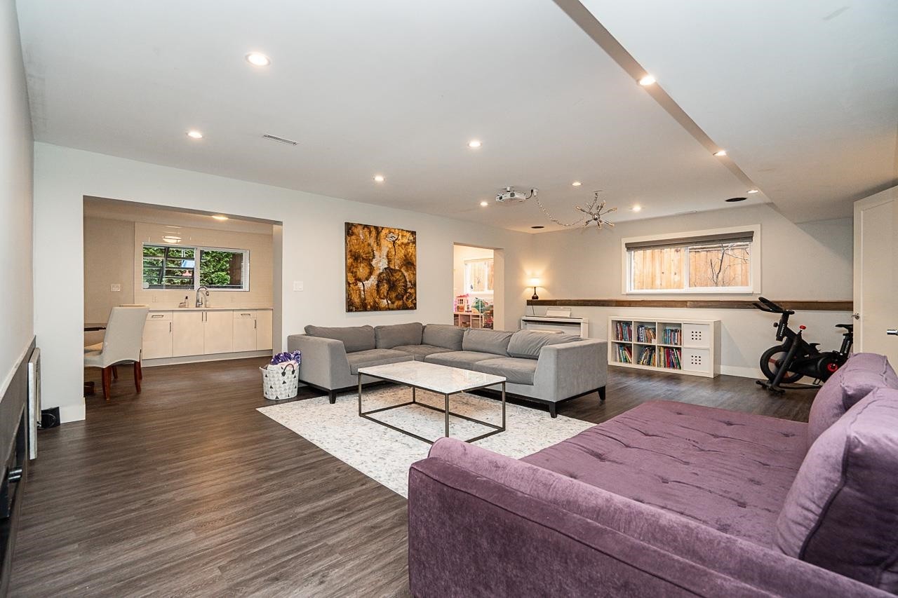 









2140


127a

Street,
Surrey,




BC
V4A 3S9

