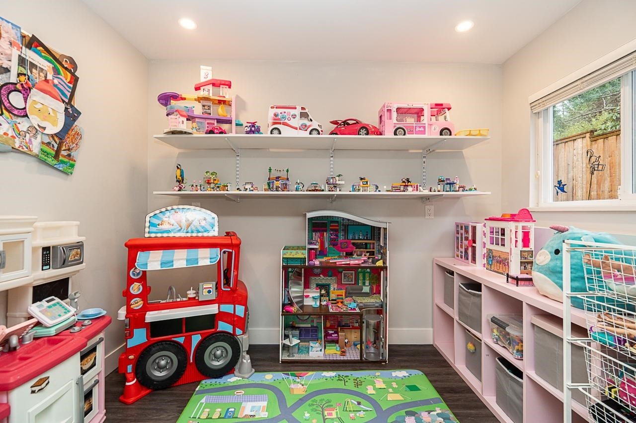 









2140


127a

Street,
Surrey,




BC
V4A 3S9


