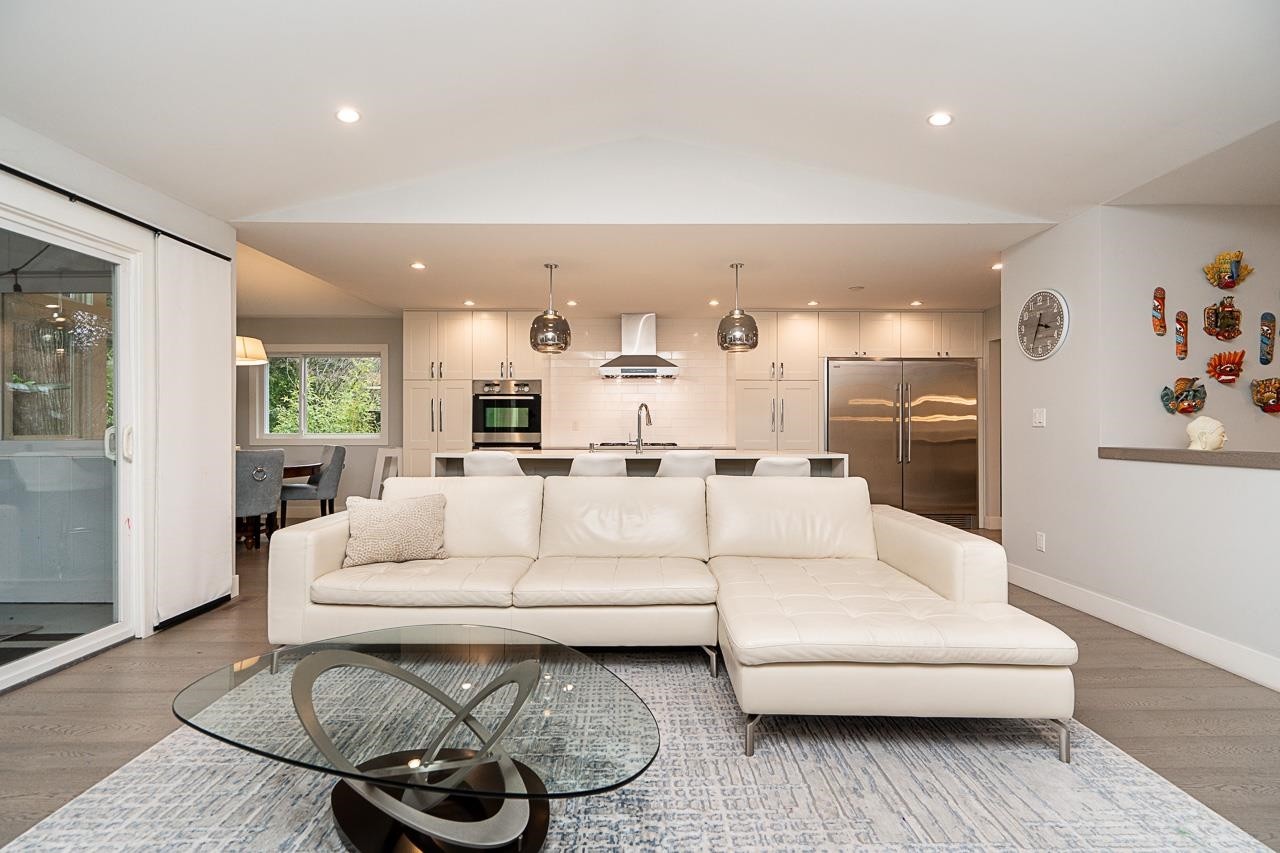 









2140


127a

Street,
Surrey,




BC
V4A 3S9

