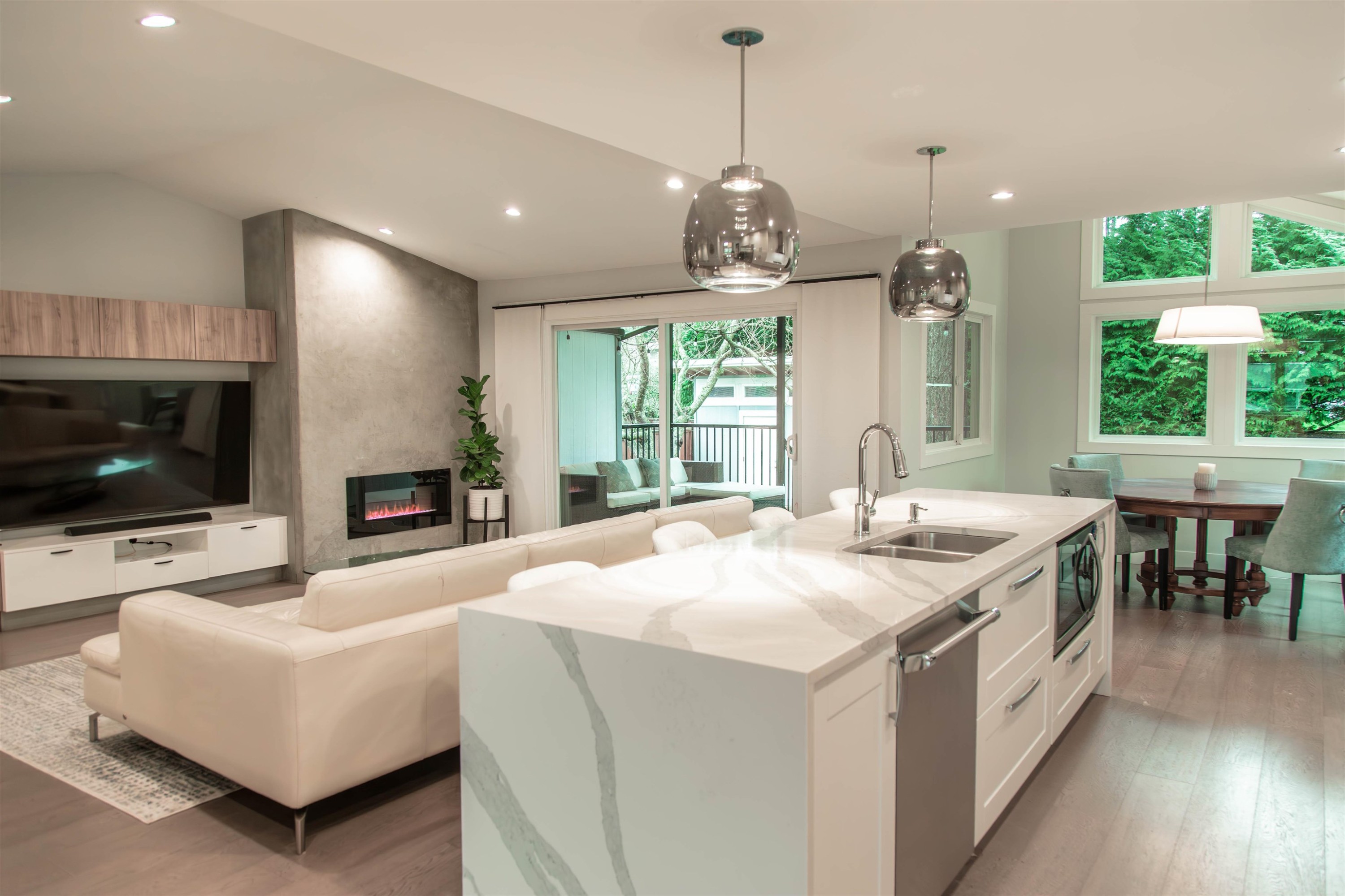 









2140


127a

Street,
Surrey,




BC
V4A 3S9


