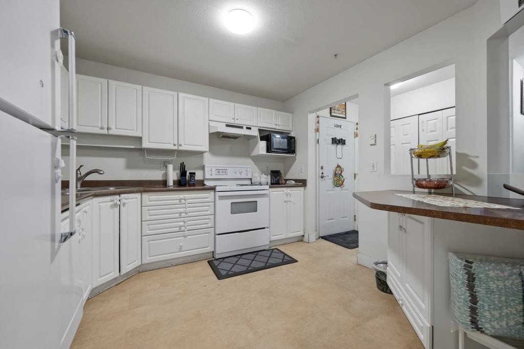 









2435


Center

Street, 107,
Abbotsford,




BC
V2T 2N4


