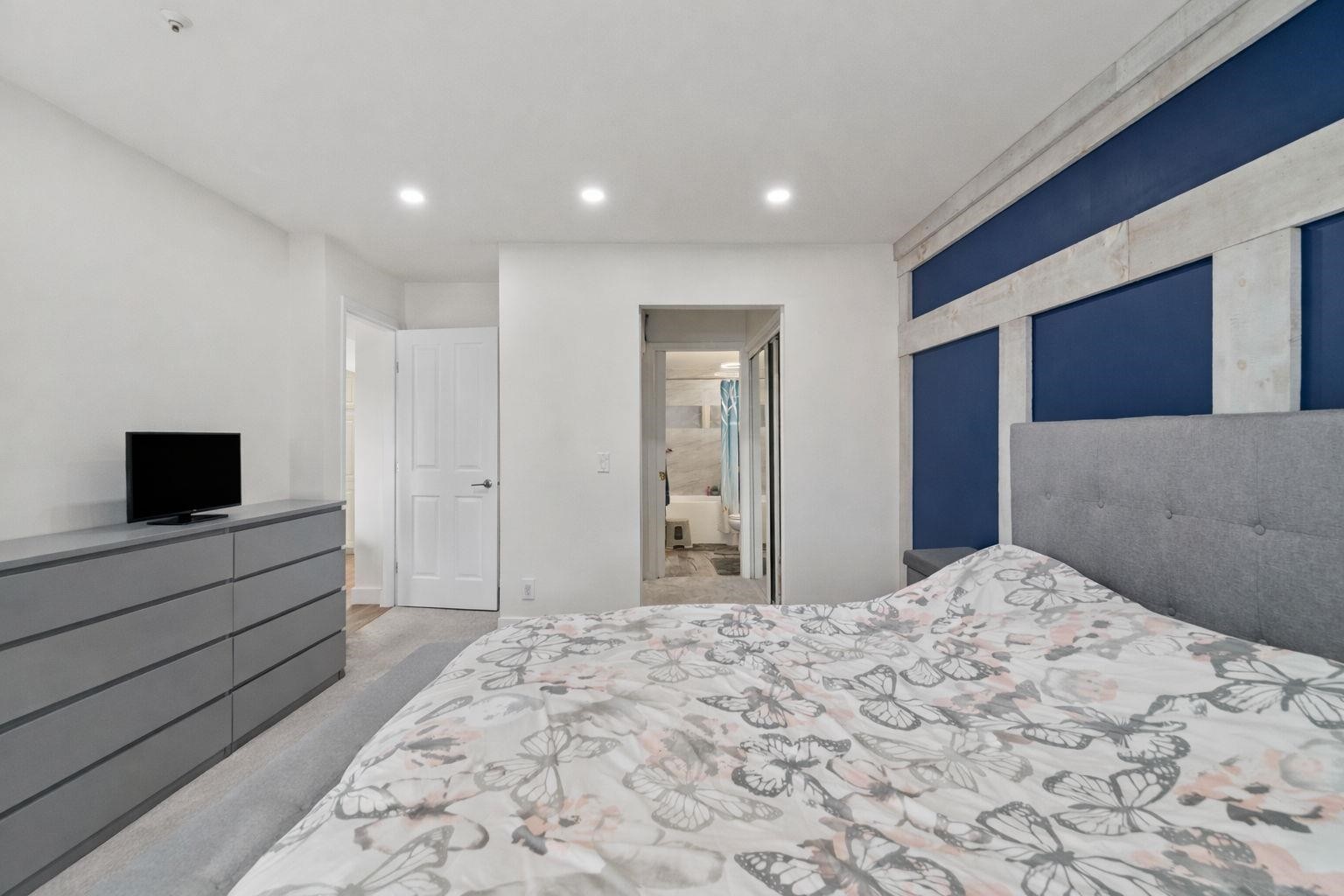 









7435


121a

Street, 114,
Surrey,




BC
V3W 0W8

