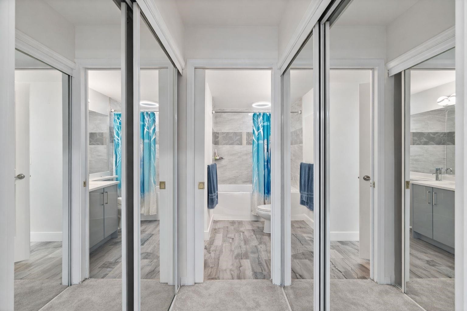 









7435


121a

Street, 114,
Surrey,




BC
V3W 0W8

