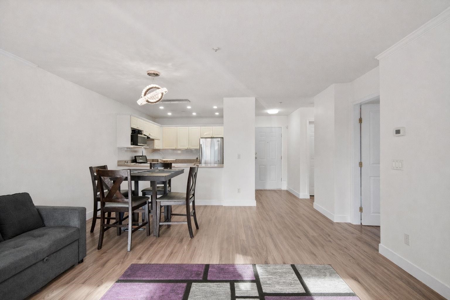 









7435


121a

Street, 114,
Surrey,




BC
V3W 0W8

