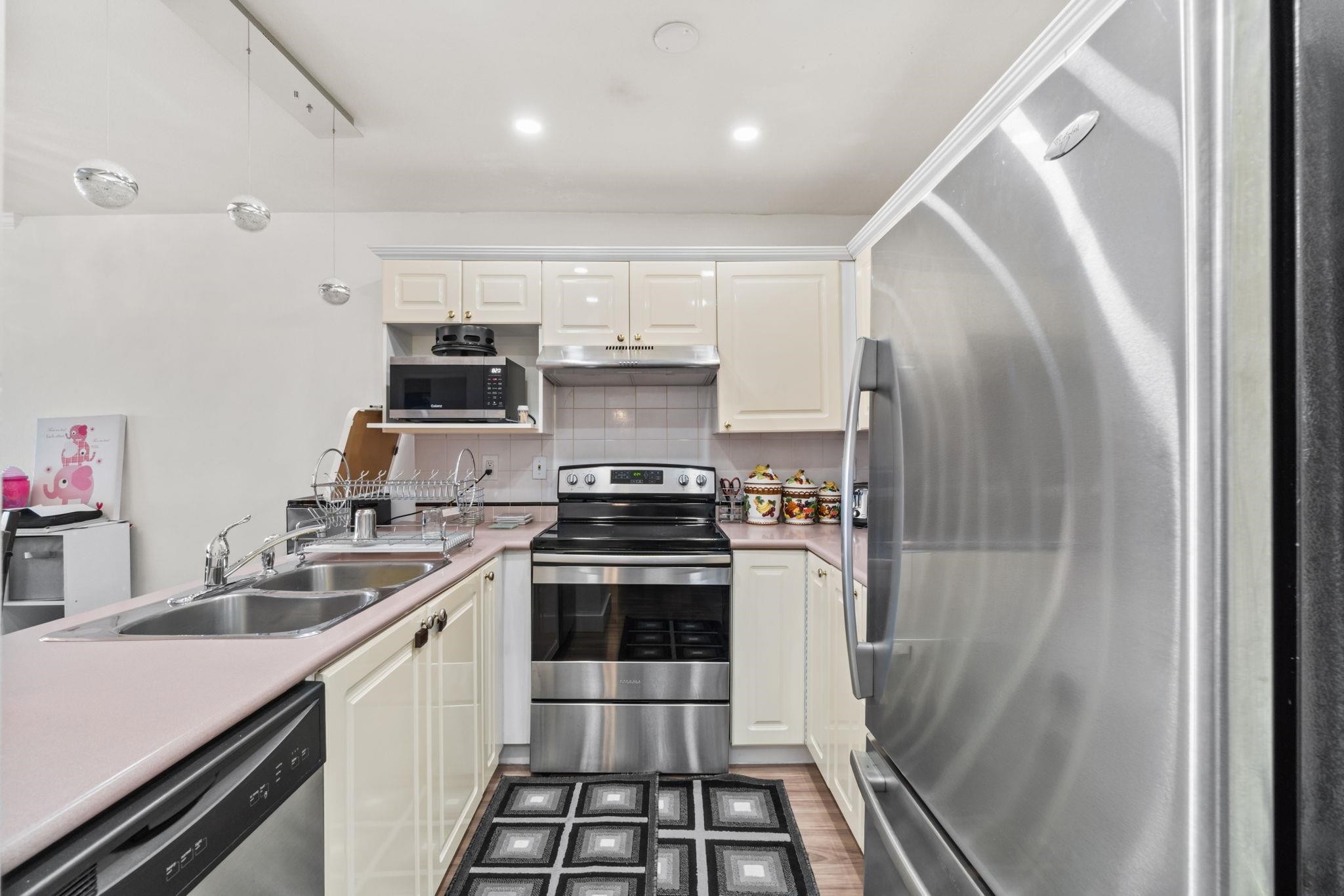 









7435


121a

Street, 114,
Surrey,




BC
V3W 0W8

