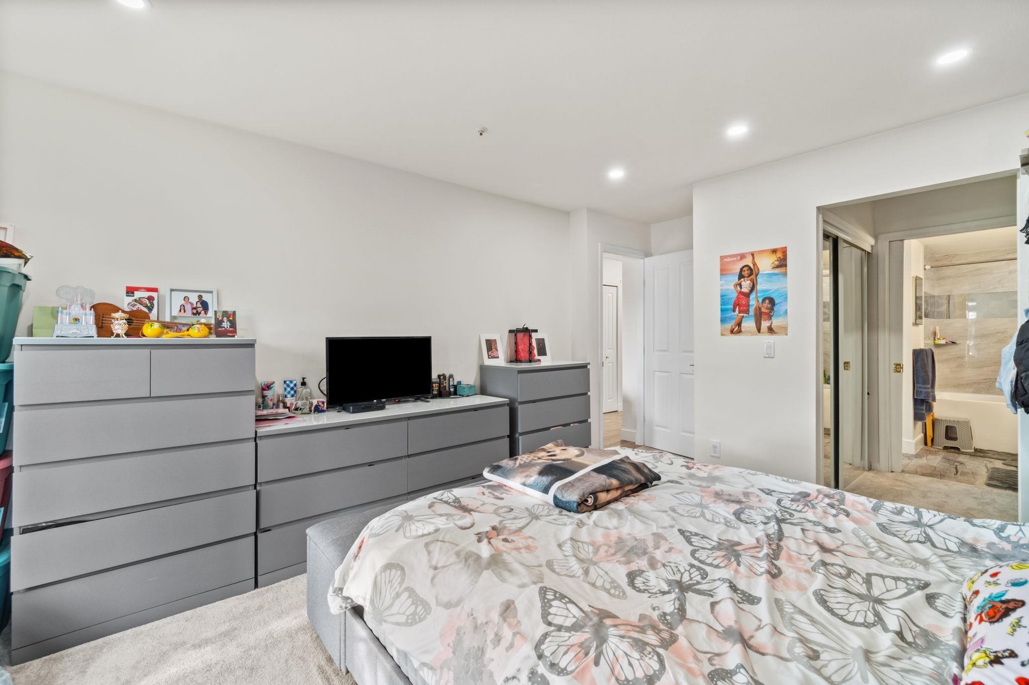 









7435


121a

Street, 114,
Surrey,




BC
V3W 0W8

